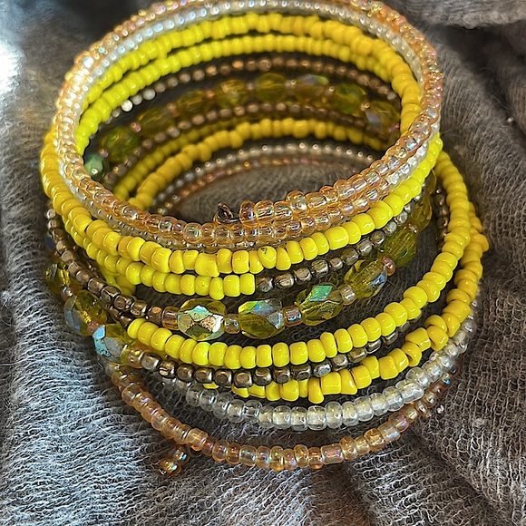 Yellow, peach and clear multi layer beaded bracelet!Jewelry Discount in Listing! - Picture 7 of 9